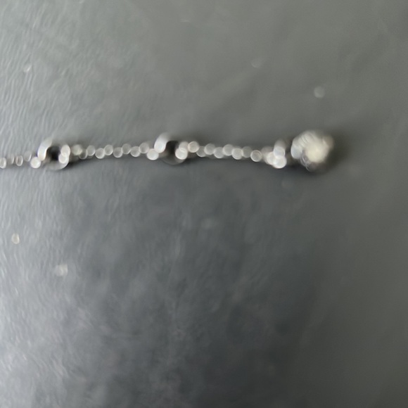 HENRI BENDEL NWOT LUXE PAVE IRIS GUNMETAL PENDANT NECKLACE - Picture 8 of 13